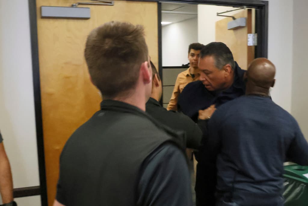 “Si así responde este gobierno a un senador, imagínense lo que le está haciendo a todo el país”; la dura respuesta del senador Padilla tras incidente en conferencia de Noem