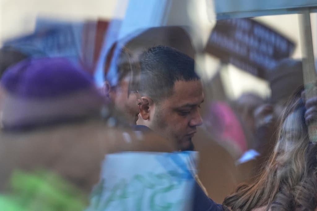 El caso de Kilmar Ábrego García: jueza extiende orden que impide que ICE lo detenga y deporte