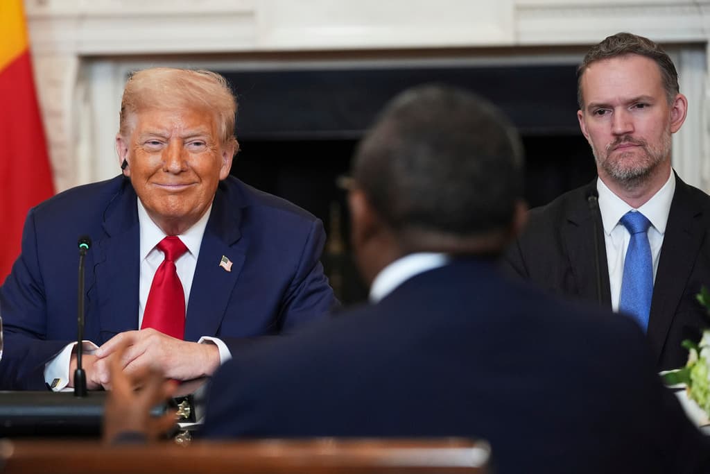 Trump elogia el "buen inglés" del presidente de Liberia... (es su idioma nativo)