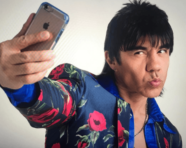 Cuando 'El Vítor' compartió foto de su hijo con las bailarinas de La Hora Pico