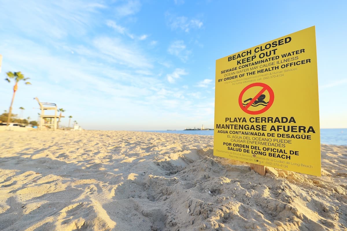 Derrame de aguas residuales provoca cierre de playas en Long Beach