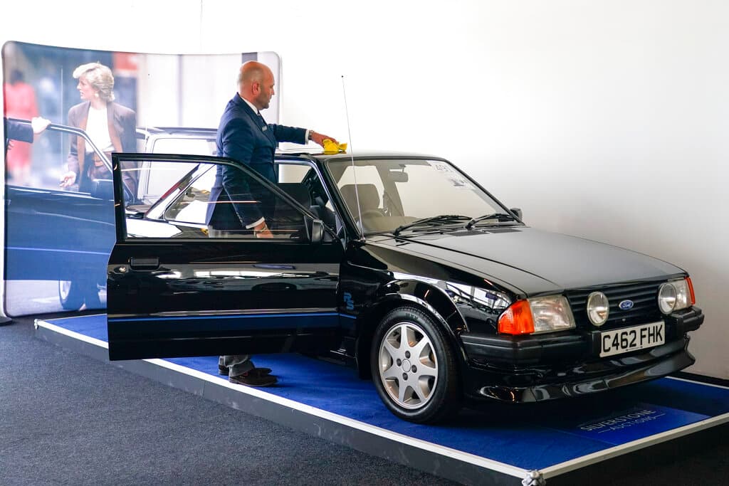 Subastan por seis veces su precio el Ford Escort de la princesa Diana
