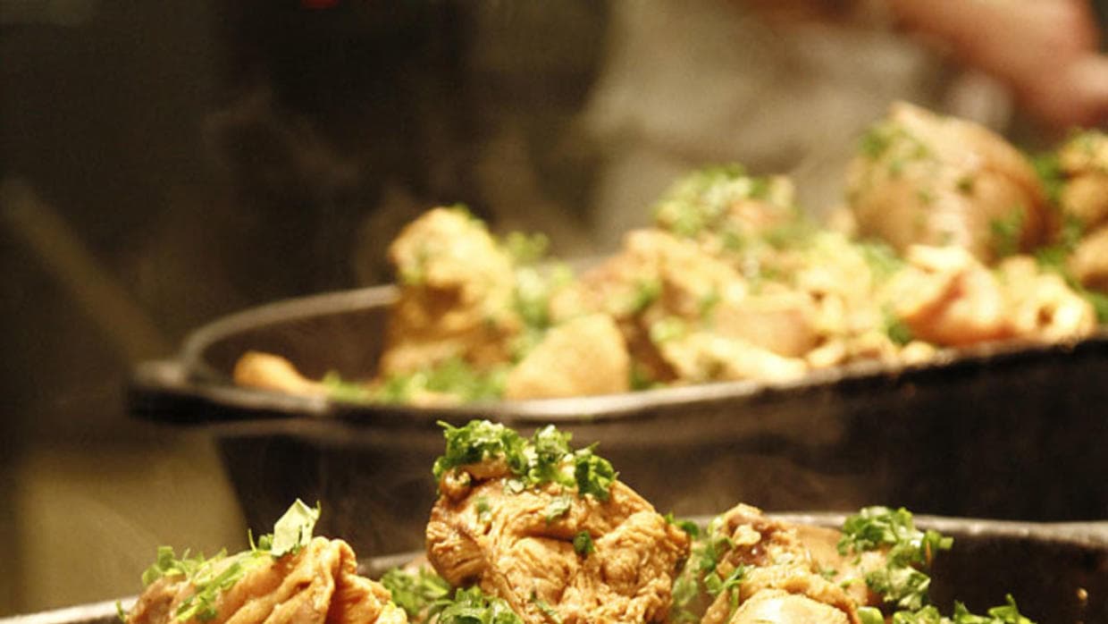 La receta de pollo con okra del mejor chef brasileño