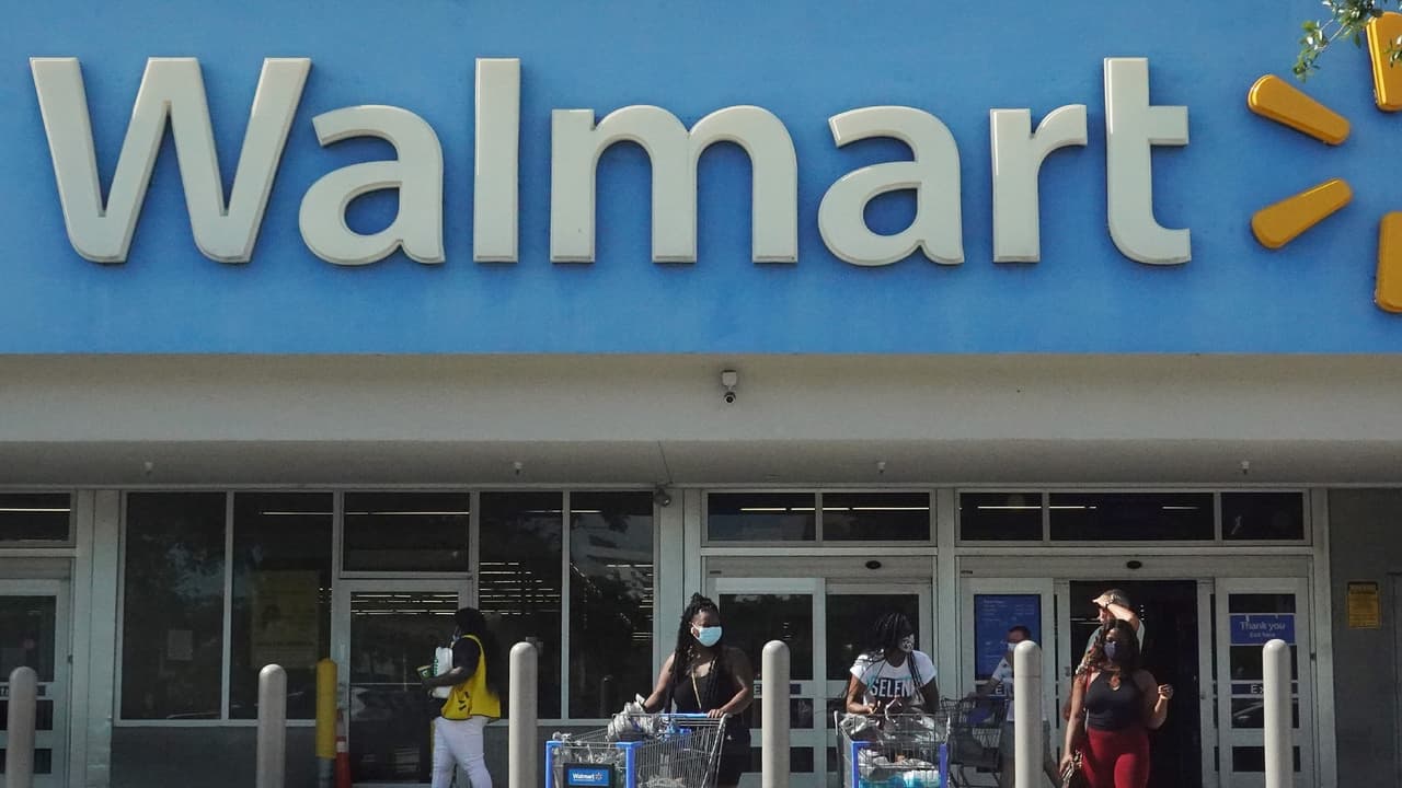 Una mujer recibe un disparo dentro de una tienda Walmart en Phoenix