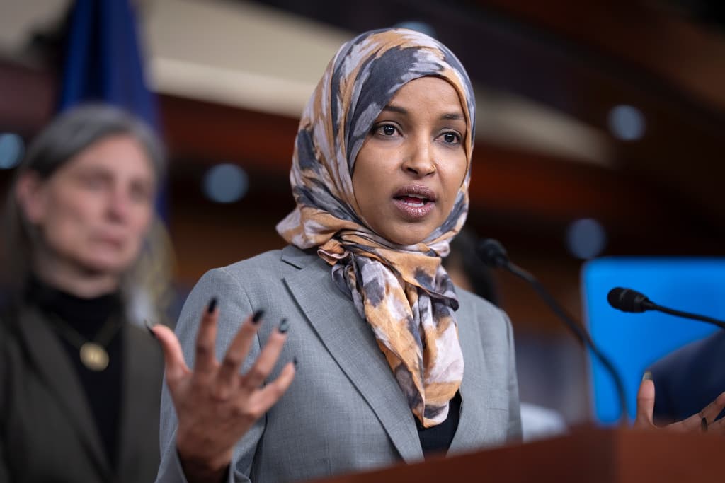 "No me van a callar": las primeras palabras de Ilhan Omar después del registro de su casa por el HSI