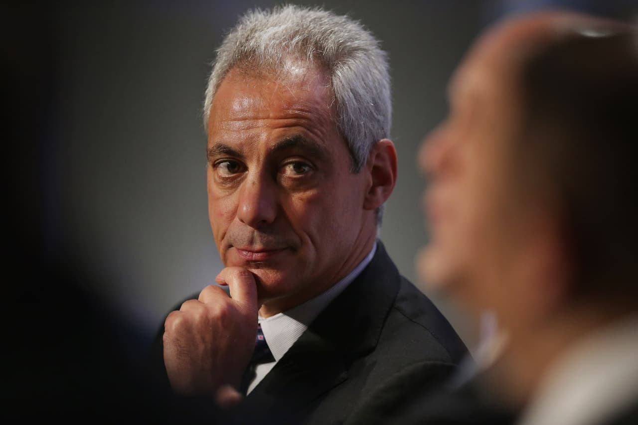 <b>9 de diciembre del 2015.</b> En una reunión especial en el Consejo de Chicago, Rahm Emanuel se disculpa por el manejo del caso Laquan y promete una reforma completa y total.
