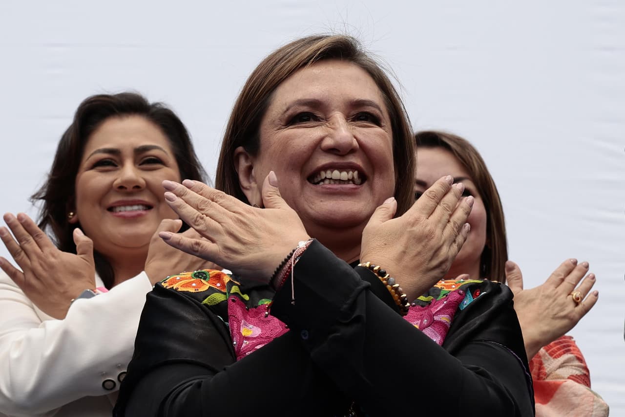 Quién es Xóchitl Gálvez, la candidata opositora que desafiará al partido de AMLO por la presidencia de México