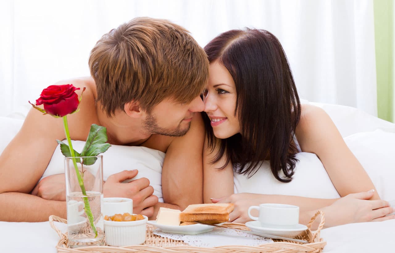 <b>TAURO CON TAURO, UNA RELACIÓN SENSUAL</b>
<br>Ambos son signos de tierra y comparten muchas cualidades comunes, la relación se basa en la sensualidad mutua, la comprensión y afinidad de caracteres. El problema radica cuando uno de los dos quiere empecinarse en hacer algo contrario al otro y surgen los conflictos por la famosa "terquedad taurana", pero al existir otros factores de compatibilidad se arreglan esas situaciones y luego todo es mejor que antes.