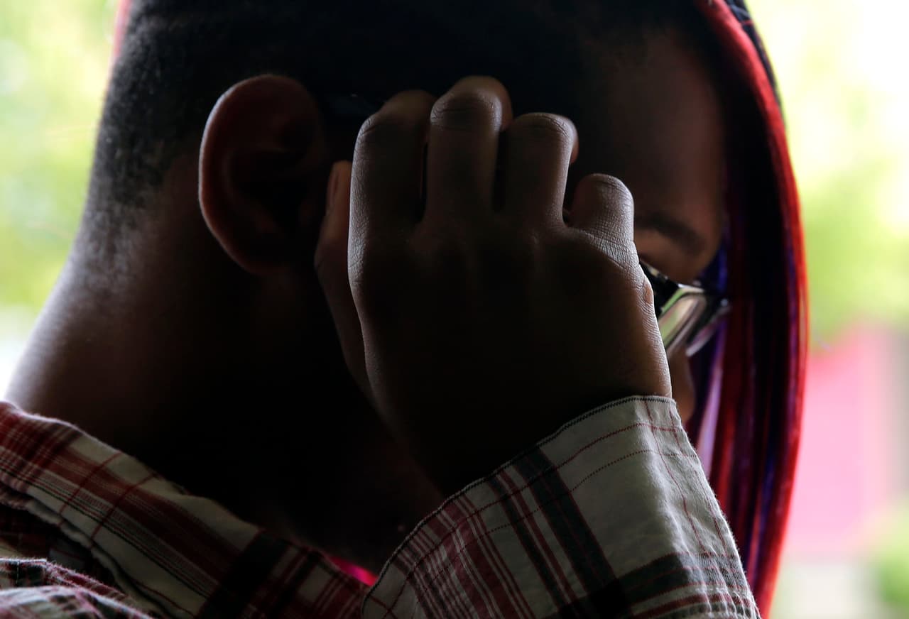 19 de esas 23 víctimas fueron identificadas por las autoridades con el género y nombre que tenían al nacer, y no con el que vivían después de emprender la transición. Esto devela otro de los retos que existen a la hora de llevar un registro de las muertes.
<b> El estigma les persigue aún después de fallecer.</b>