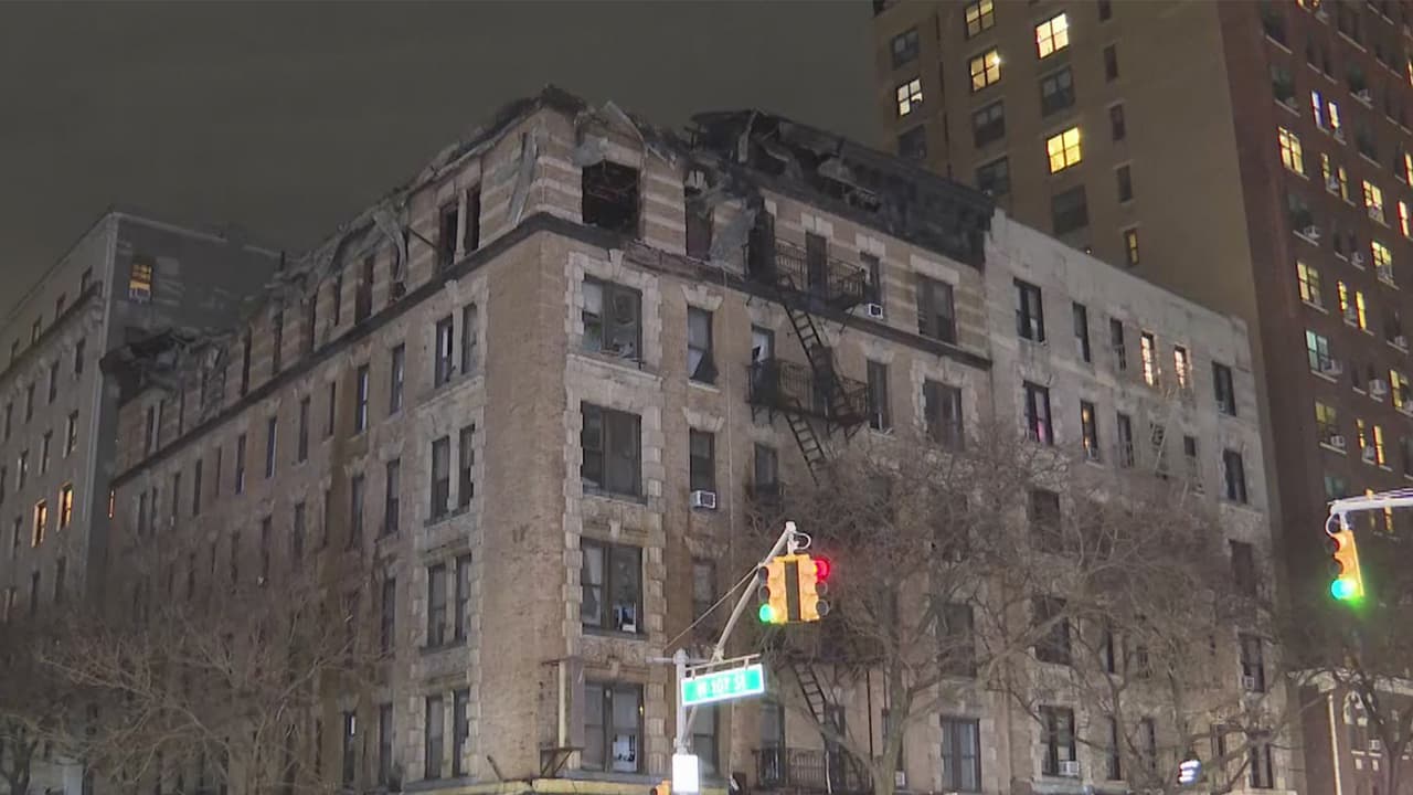 Incendio en Manhattan desplaza a decenas y temen colapso del edificio en Upper West Side