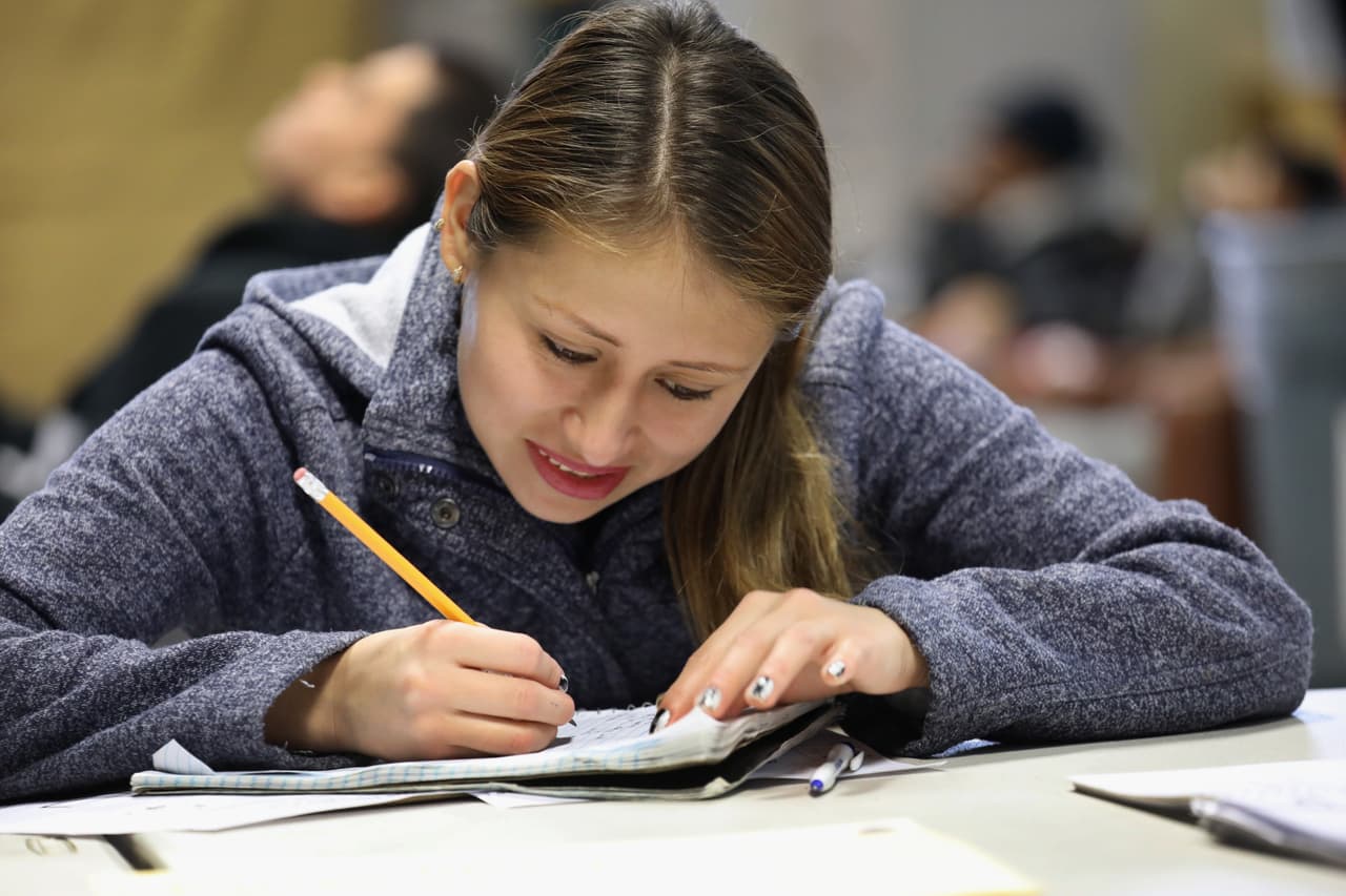Becas: el “Programa de becas para el empoderamiento familiar” permite que 18,000 estudiantes asistan a escuelas privadas el próximo año. El número de beneficiados incrementará conforme pasen los años. (Ley SB 7070)