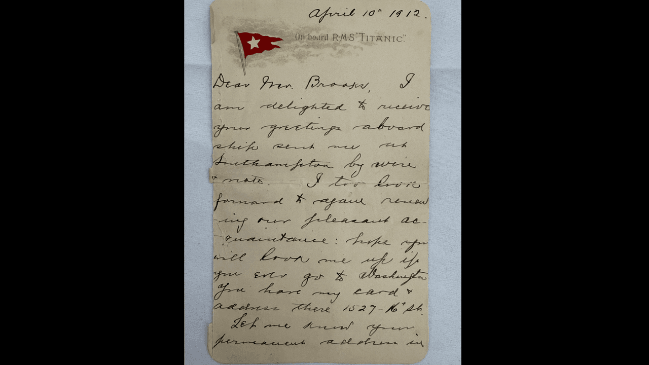 La breve carta escrita a bordo del Titanic que presagia el futuro incierto del barco y que se subastó por $400,000