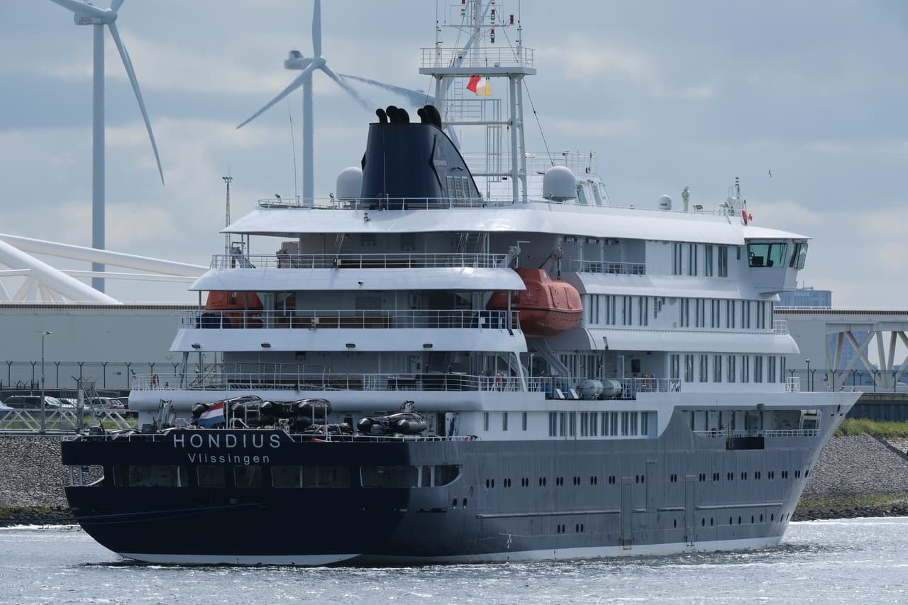 EEUU desembolsa 750,000 dólares para evacuar a la ciudadana del crucero afectado por hantavirus en una isla remota