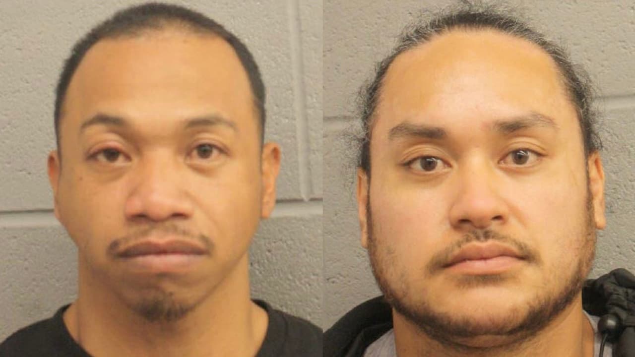 Por otro lado, dos hombres identificados como Billy de la Cruz y John Palacios, fueron arrestados acusados del robo de
<a href="https://www.univision.com/local/houston-kxln/aumentan-robos-convertidores-cataliticos-houston">convertidores catalíticos</a> en el norte de Houston.