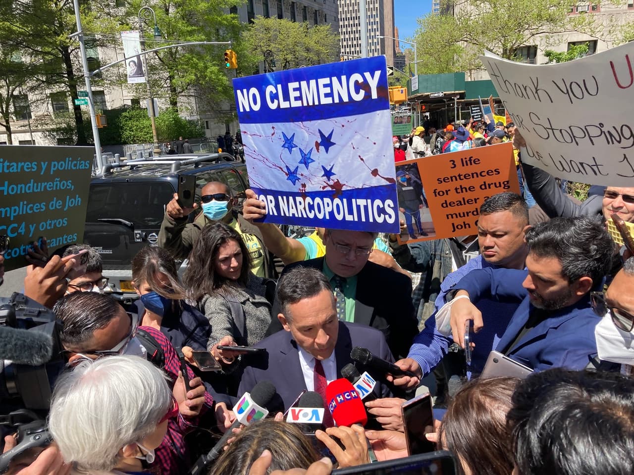 Lawyers, rabbis and a YouTube detective : the motley legal crew defending former president Hernandez?