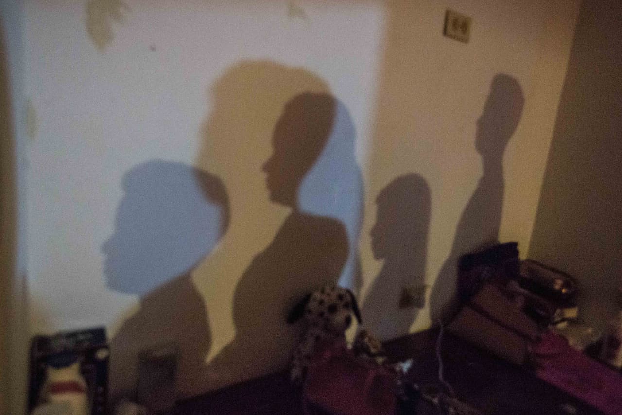 Elibet y sus tres hijos de 16, 11 y 9 años pasaron casi cuatro meses encerrados en un apartamento por temor a la inseguridad en Matamoros (México).