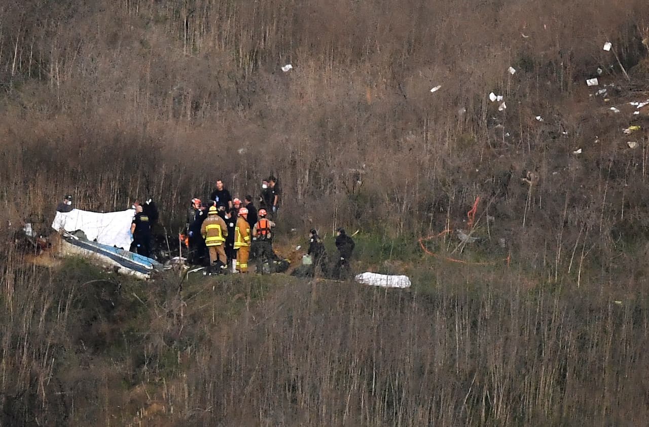 Bryant viajaba en
<b><a href="https://www.tudn.com/nba/asi-era-el-mamba-chopper-el-helicoptero-de-kobe-bryant-video" target="_blank">un helicóptero Sikorsky S-76B</a></b> que se estrelló en una zona montañosa de Calabasas, California. La investigación para esclarecer qué sucedió inició el mismo domingo y está a cargo de la Junta Nacional para la Seguridad en el Transporte (NTSB por sus siglas en inglés).