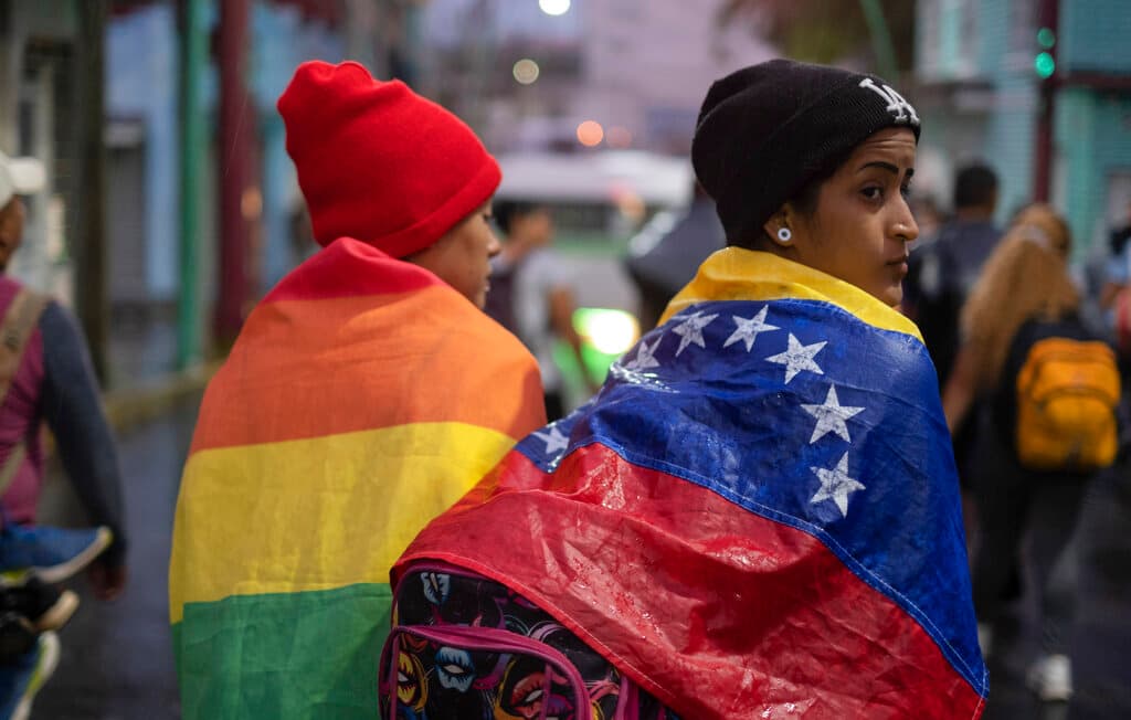 Cómo un choque entre Biden y el alcalde de Nueva York terminó favoreciendo a los inmigrantes venezolanos