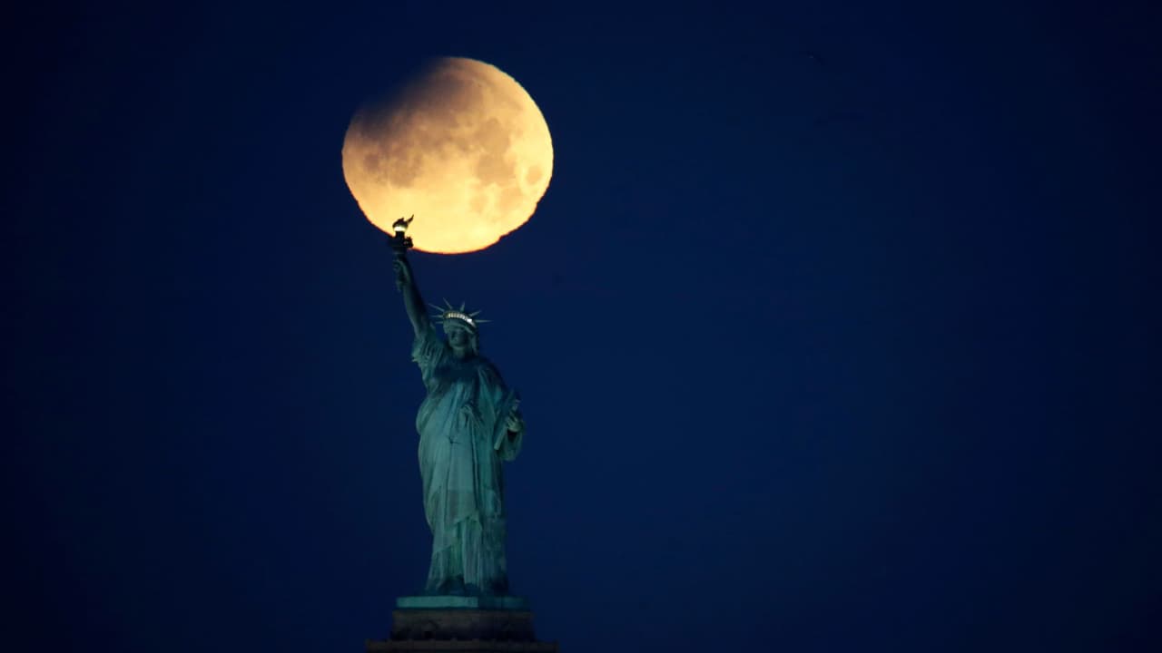 Eclipse total de luna será la madrugada del viernes ¿A qué hora se verá en Nueva York?