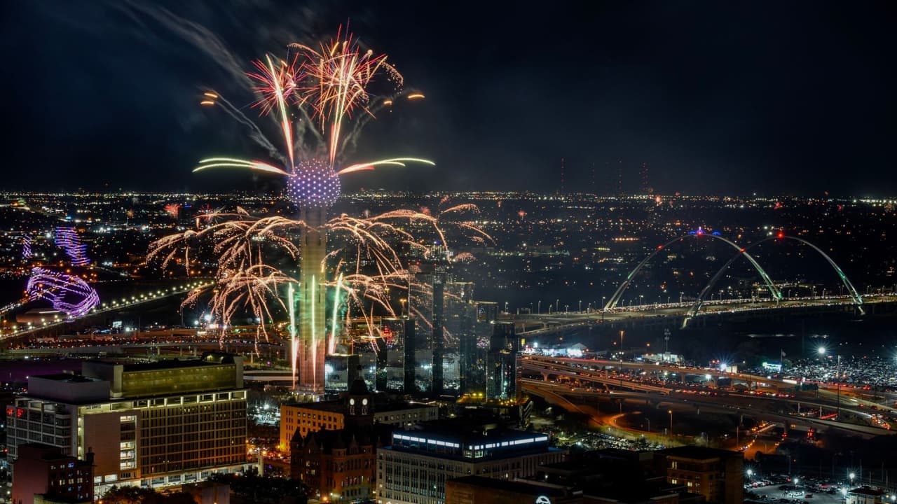 <b>¡Bienvenidos al espectáculo del año en Dallas! </b>🎆
<br>Este 31 de diciembre, prepárate para vivir una experiencia única en la octava edición del espectáculo de fuegos artificiales en
<a href="https://maps.app.goo.gl/ZPFomxNCGUsMupZC6" target="_blank">Reunion Tower.</a> Este evento se ha convertido en
<b>la celebración emblemática de Nochevieja en el corazón de Dallas</b>.
