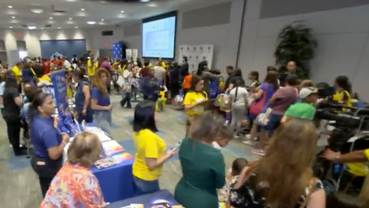 800 mochilas con útiles se entregaron gratuitamente en feria “Regreso a Clases”