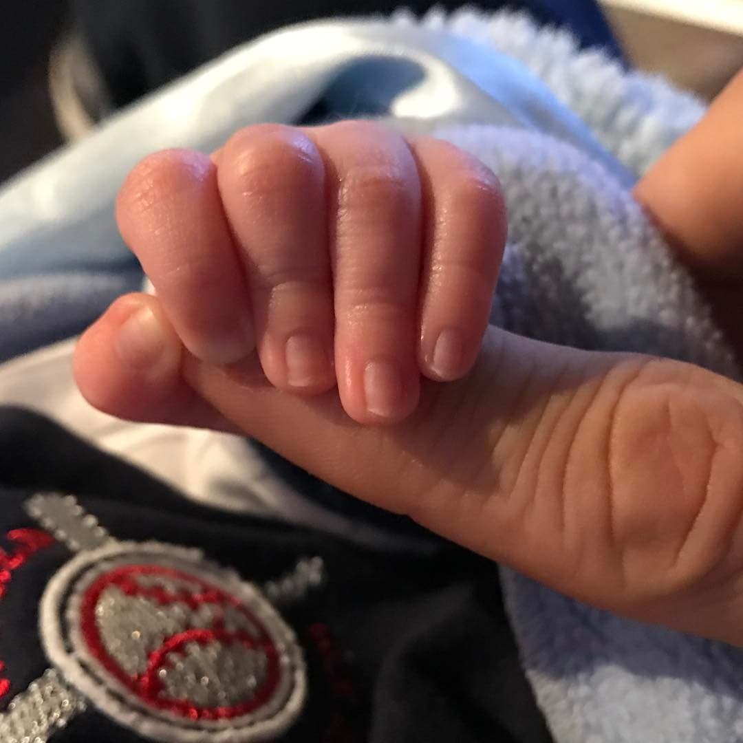 Hace dos meses que
<b><a href="http://www.univision.com/temas/julian-gil">Julián</a></b> ha podido disfrutar día y noche del pequeño Matías, no se separa de él pues quiere disfrutar cada etapa de su crecimiento.