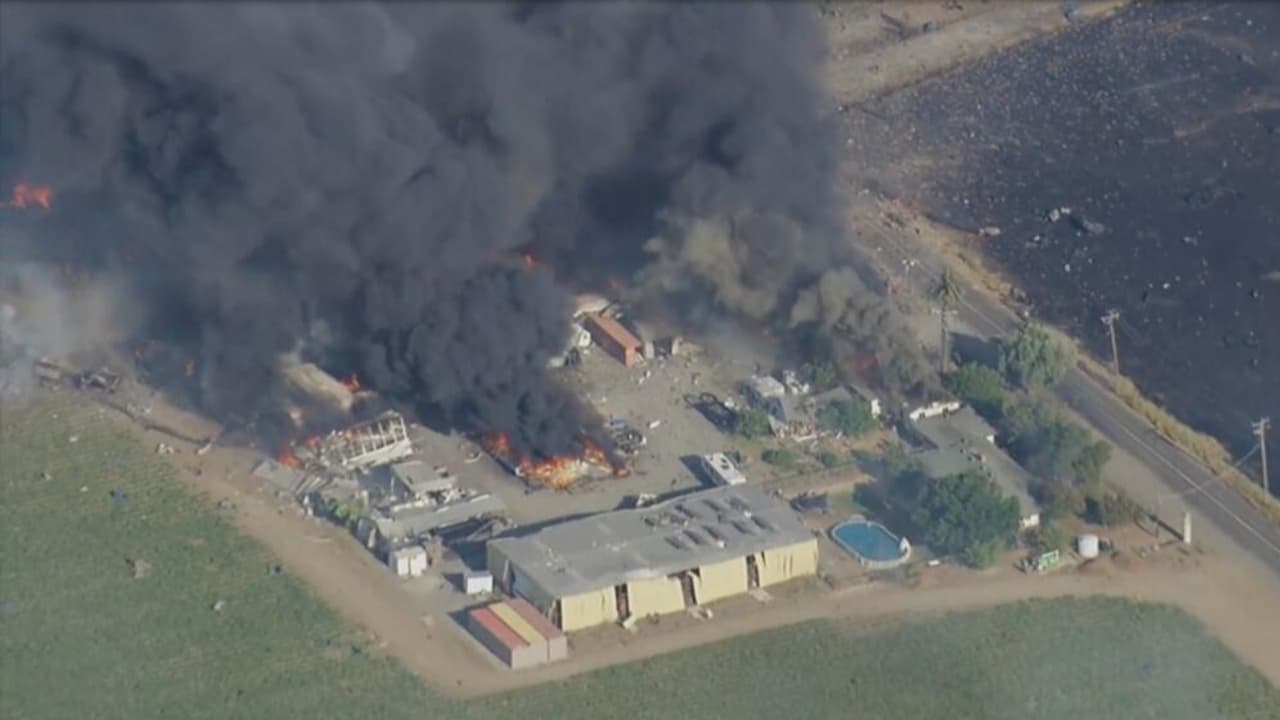 Declaran emergencia sanitaria en Yolo tras mortal explosión de fuegos artificiales en Esparto