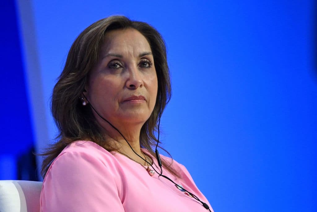 Allanan la casa de la presidenta de Perú, Dina Boluarte, por escándalo con unos relojes Rolex