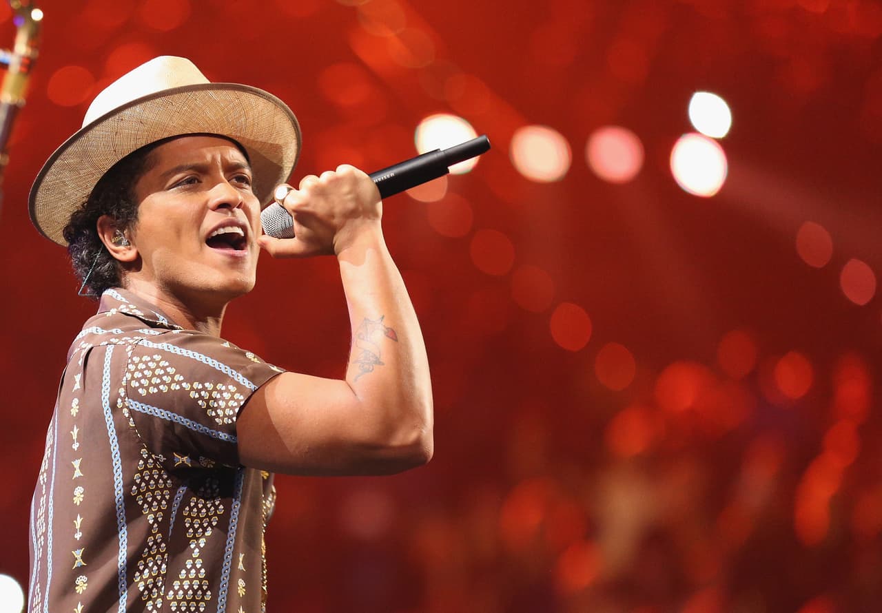 Bruno Mars vuelve a hablar sobre sus raíces latinas