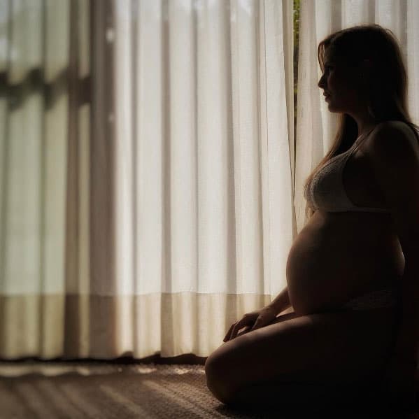 Julián Gil también estaba contando los días para tener entre sus brazos a Matías, siempre estuvo muy comprometido con la etapa de embarazo de Marjorie, hasta le tomó fotos para capturar cada momento.