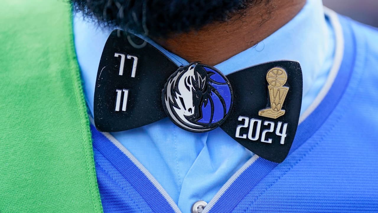 <b>¡El juego no termina hasta que se acaba! </b>Este lunes, a las 7:30 de la noche, el estado de la Estrella Solitaria estará atento mientras Luka Dončić y los
<b>Dallas Mavericks luchan por mantenerse con vida en la s<a href="https://www.univision.com/local/dallas-kuvn/dallas-mavericks-nba-segundo-titulo-fotos" target="_blank">erie del campeonato de la NBA contra los legendarios Boston Celtics</a></b>. El duelo se disputará en el histórico
<a href="https://maps.app.goo.gl/Ti8uSrVuerTeHrNz9" target="_blank">TD Garden, hogar del estelar Jaylen Brown</a>, en el vibrante corazón de Boston.
