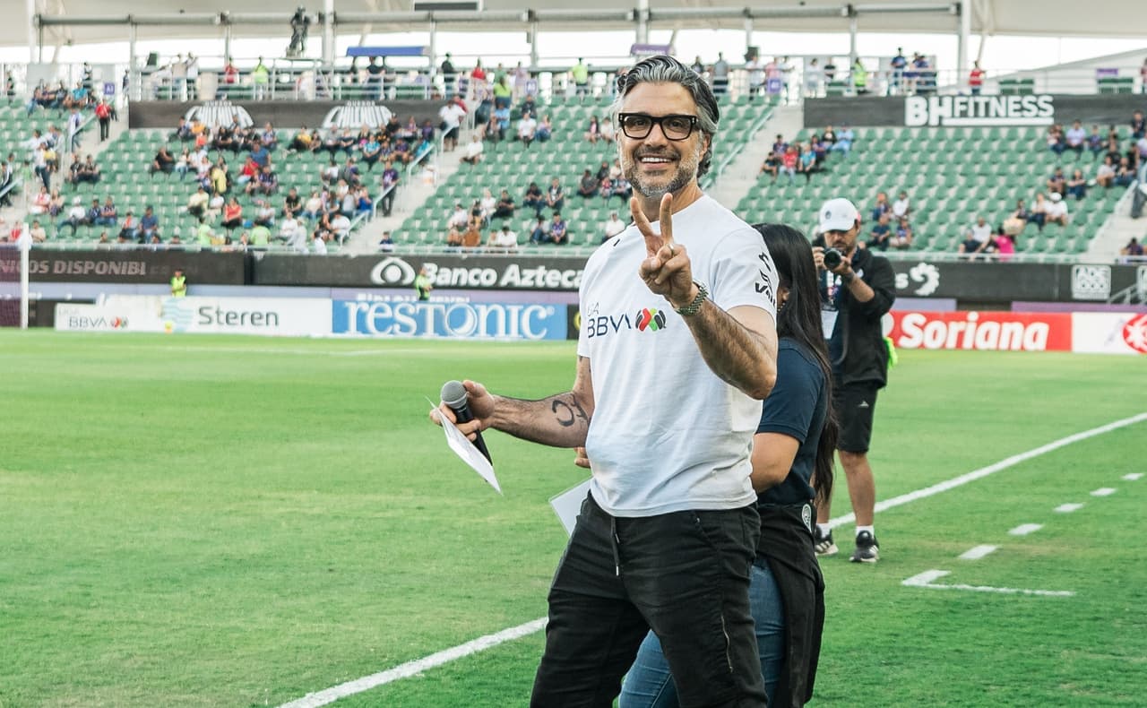 Jaime Camil fue el 'niño' del protocolo de la Liga MX