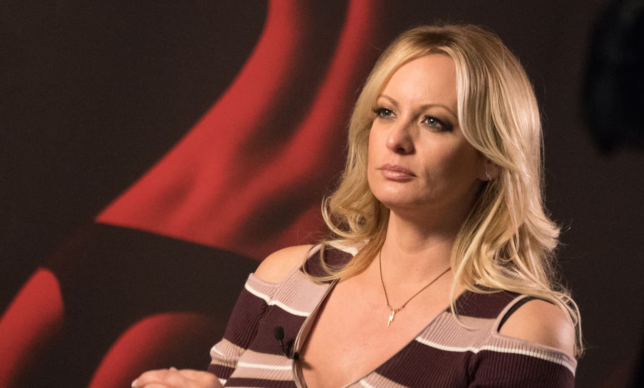 Por qué Stormy Daniels tendrá que pagar 122,000 dólares a los abogados de Donald Trump