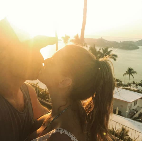 Marjorie de Sousa y Julián Gil no pierden el tiempo juntos y se fueron unos días al paradisiaco puerto de Acapulco para disfrutar de su amor.