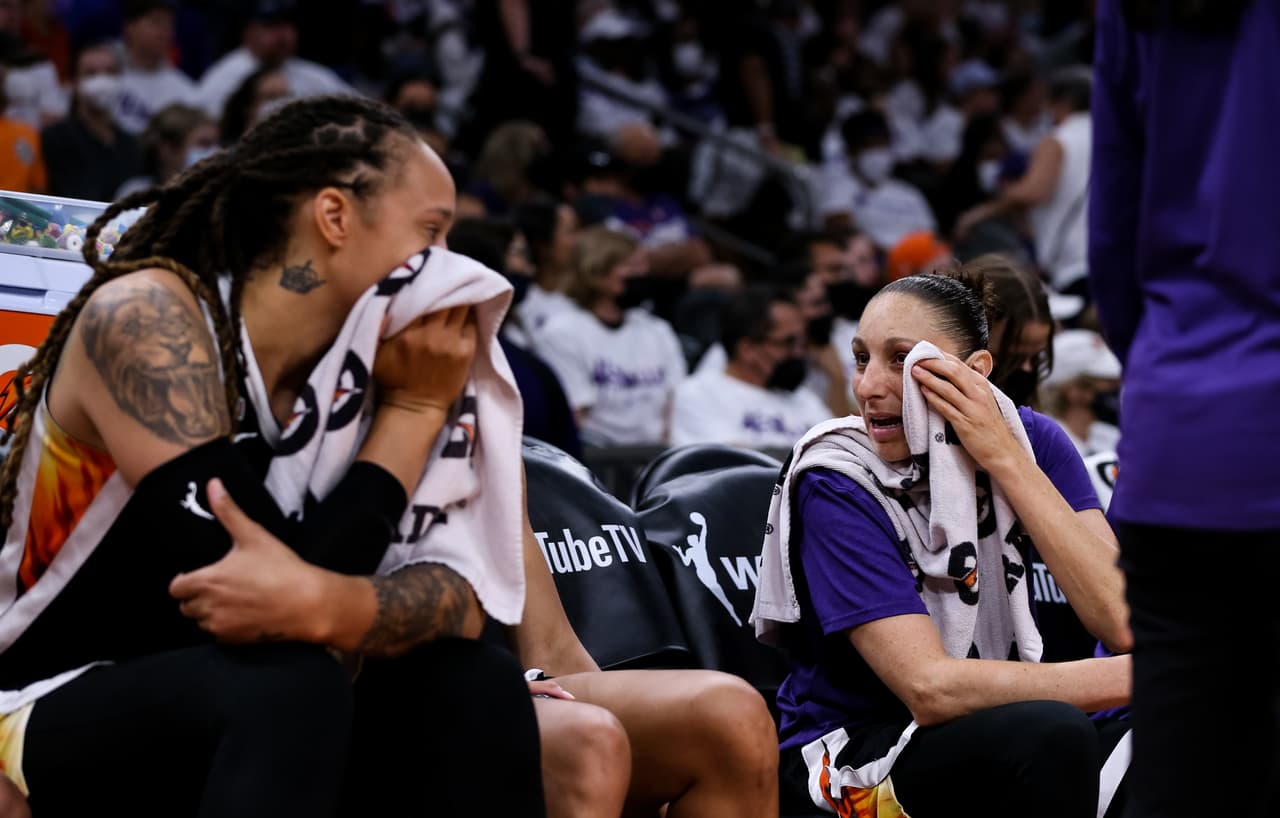 La vida de Griner no ha sido sencilla ya que en el 2013 declaró públicamente ser homosexual y confesó que sufrió bullying desde niña.
<br>