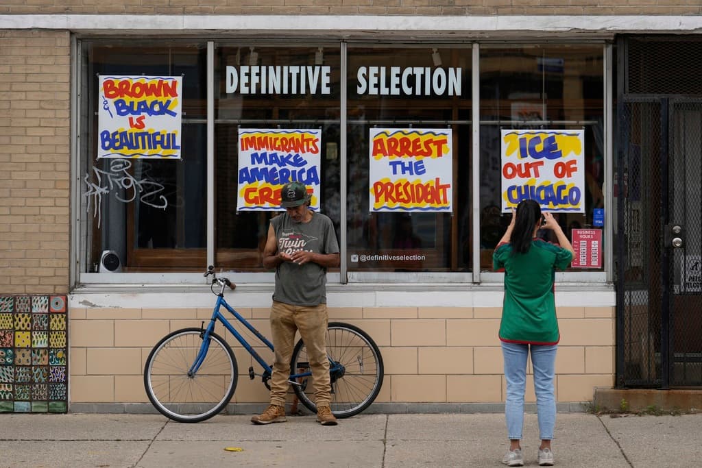 Salen con pasaporte y evitan ciertas áreas: muchos en Chicago cambian sus rutinas ante inminente ofensiva migratoria