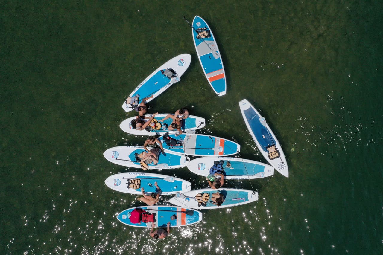Este año, Watershed Protection ampliará el tratamiento Phoslock (que ayuda a reducir el crecimiento de las algas) para incluir la orilla norte del lago Lady Bird desde la I-35 hasta la laguna junto a la rampa para botes de Festival Beach.
<br>