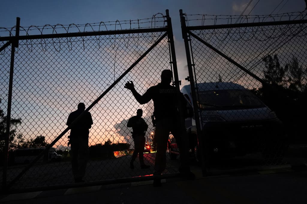 Más de 55 inmigrantes han muerto en los centros de ICE en 19 meses, dejando más preguntas que respuestas