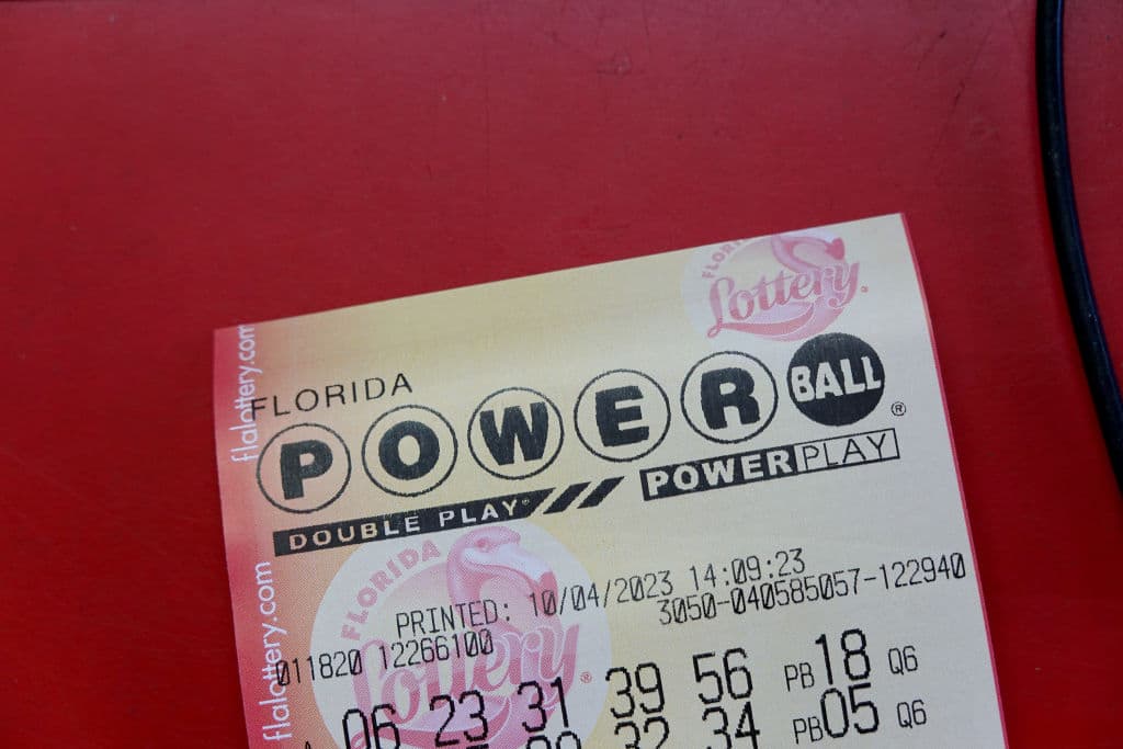 Powerball acumula $1,400 millones, el tercer premio mayor de su historia