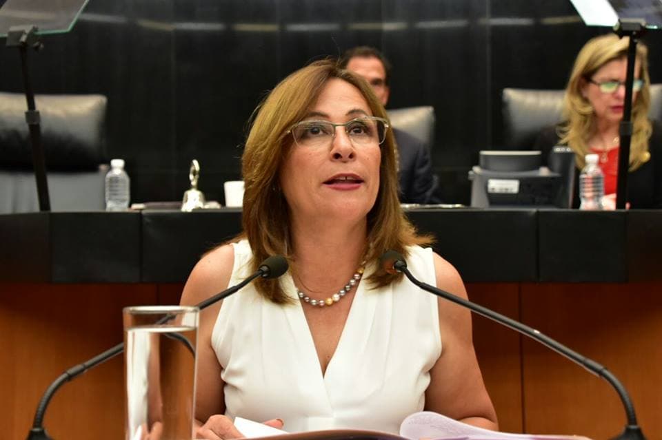 <b>SECRETARÍA DE ENERGÍA:</b> La titular será
<b>Norma Rocío Nahle García</b>, ingeniera con especialidad en petroquímica. Ha laborado en Petróleos Mexicanos y en Industrias Resistol. Como titular de esta dependencia estará a cargo de la revisión de la llamada reforma energética y el proyecto anunciado por López Obrador para la construcción de dos nuevas refinerías y para la rehabilitación y mejora de las seis refinerías que existen en México. Otra de sus prioridades, según aseguran, será el rescate del sector energético a través de impulsar la producción nacional de energía, la generación de alternativas de energías renovables.