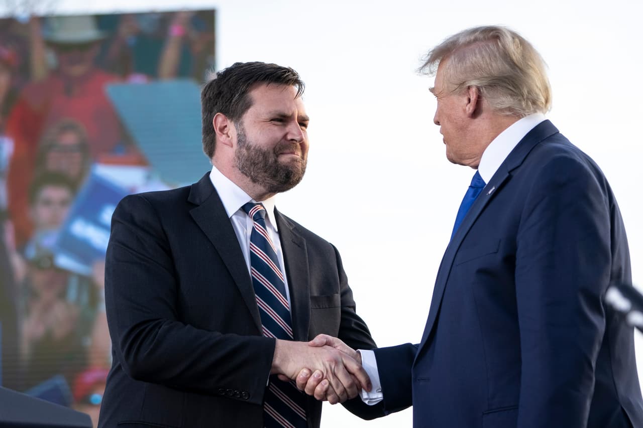 <h3 class="cms-H3-H3">J. D. Vance, candidato republicano al Senado por Ohio</h3>
<br>
<br>🗳️ Vance compte contra el demócrata Tim Ryan para llenar el asiento vacante que dejó el senador republicano Rob Portman.
<br>
<br>🗳️ “Ciertamente hubo personas votando ilegalmente a gran escala”, dijo Vance en una entrevista publicada el 23 de octubre de 2021 en un diario de Youngstown, Ohio, pese a que no ha habido pruebas que demuestren esta afirmación.
<br>
