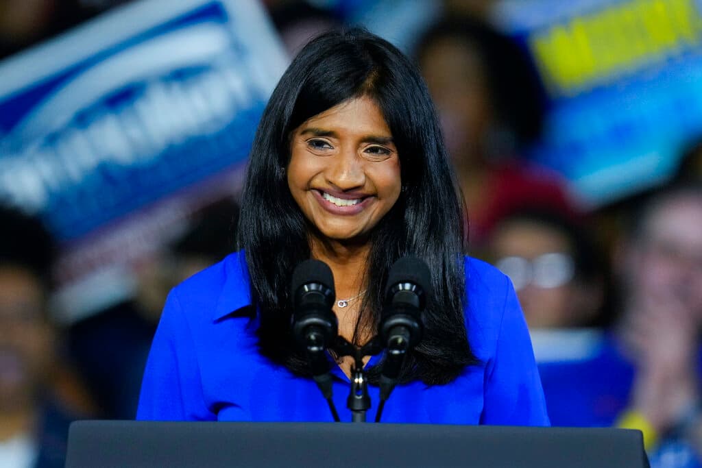 <b>9. Aruna Miller (demócrata):</b> también en Maryland, Miller se convirtió en la primera persona asiática en ocupar el puesto de vicegobernadora del estado. Miller es la compañera de fórmula de Moore y fue electa en la misma boleta. Llegó a Estados Unidos desde India con su familia siendo una niña. Es miembro de la Cámara de Delegados del estado.