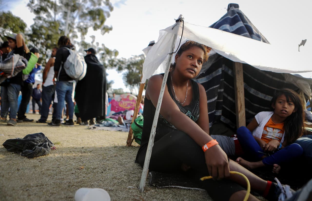 Autoridades y organizaciones muestran rechazo ante posible acuerdo para que migrantes esperen en México su proceso de asilo