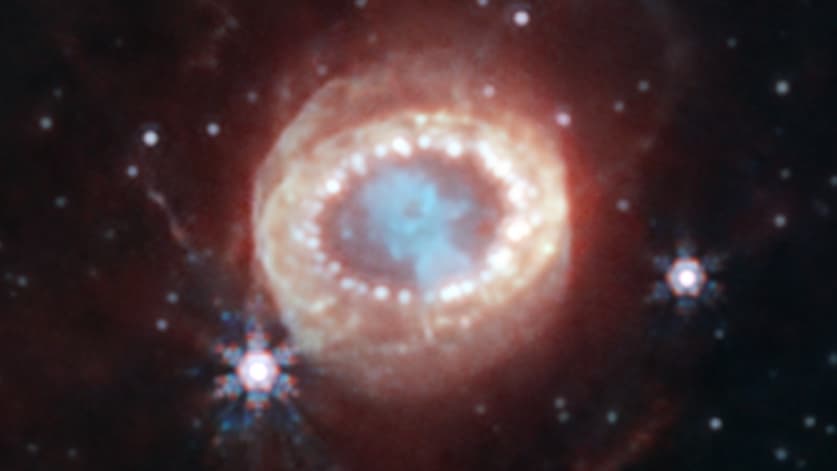 Así es el asombroso 'collar de perlas' que captó el telescopio James Webb en el mismo lugar donde se vio la primera explosión estelar