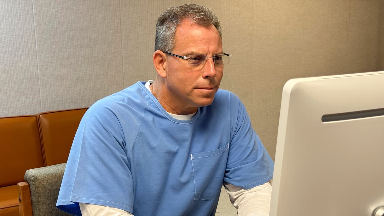 Erik Menéndez seguirá preso: Junta de California le niega la libertad condicional