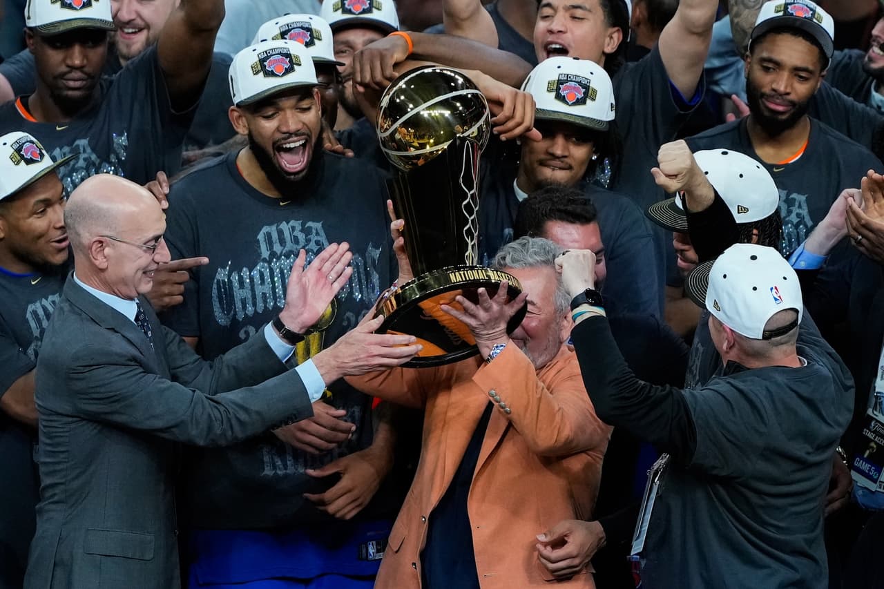 Del lado de San Antonio, Dylan Harper anotó 25 puntos, mientras
<b> Victor Wembanyama registró 19 puntos, 14 rebotes y cinco bloqueos</b>. Pese a su esfuerzo, los Spurs no pudieron contener el cierre explosivo de Brunson.