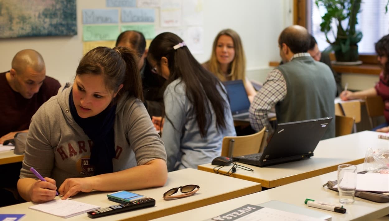 Biblioteca Beale Memorial de Bakersfield ofrece clases de inglés gratis para hispanos