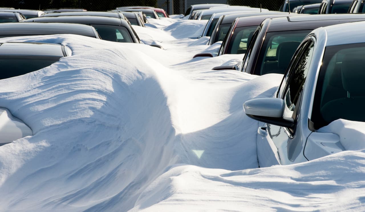 <b>5. EL MEJOR MOMENTO PARA COMPRAR TU AUTO NUEVO:</b> Hay momentos en que su puede conseguir un mejor trato. Cuando cambian los modelos, después de navidad, después de un evento ambiental que detuvo las ventas o durante las primeras semanas de clases. Pero si no atinaste a llegar en ningunos de esos días, asegúrate de ir al concesionario
<b>cerca del final del mes</b> cuando los concesionarios están desesperados por cerrar el mes con las mejores ventas posibles.