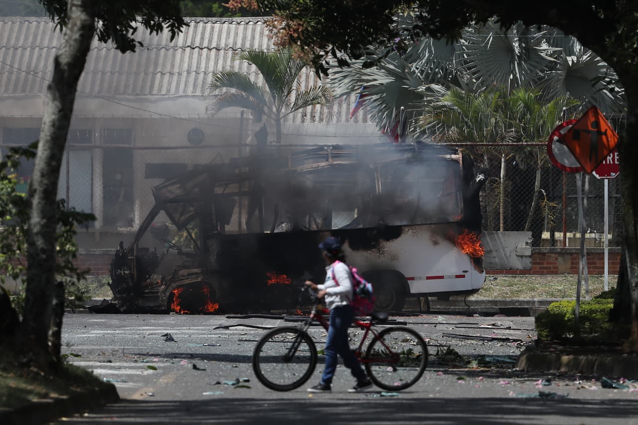 La ola de violencia que vive Colombia con ataques y bombas, ¿a qué se atribuye?