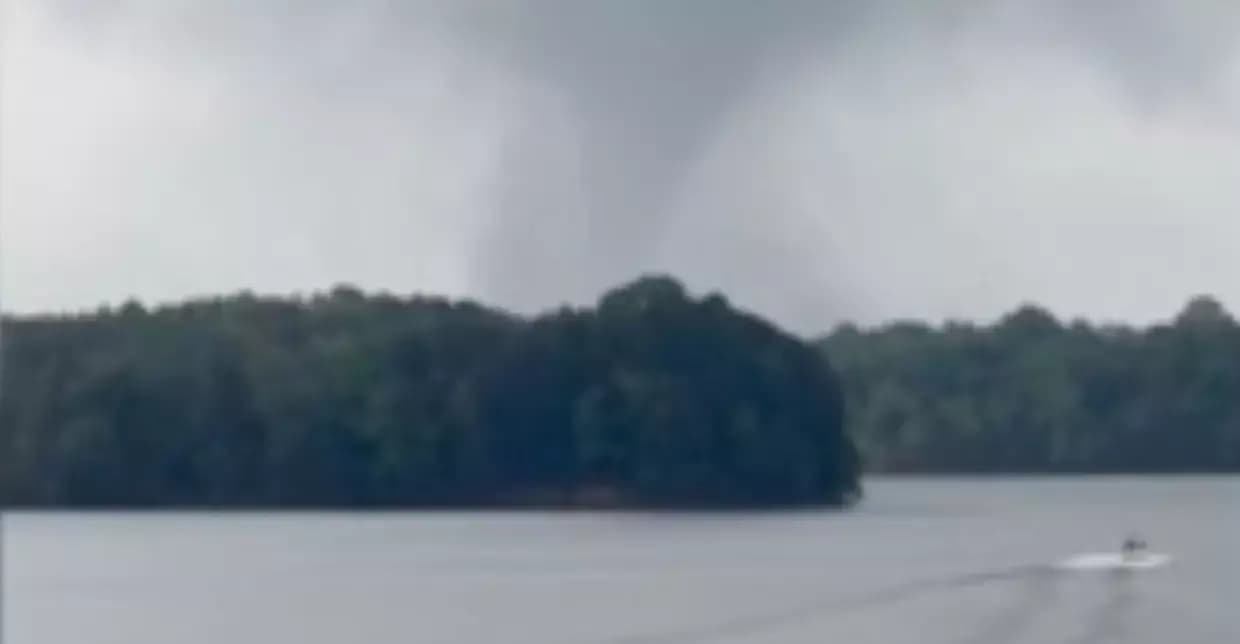 Confirman que un tornado EF1, con vientos de hasta 90 millas por hora, tocó tierra en el condado Hall